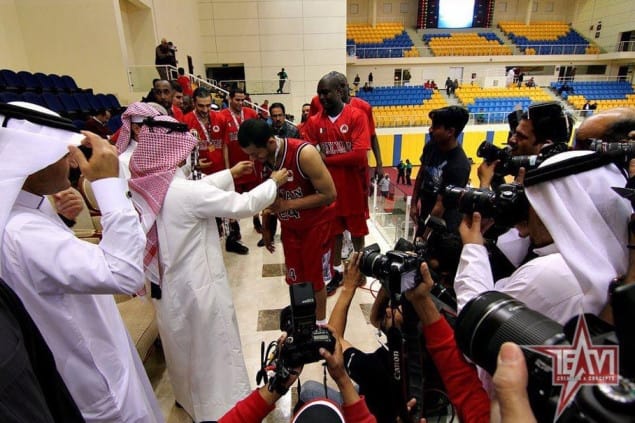 his excellency sheikh saoud bin abdulrahman al thani giving the golden medal to player mizo amin