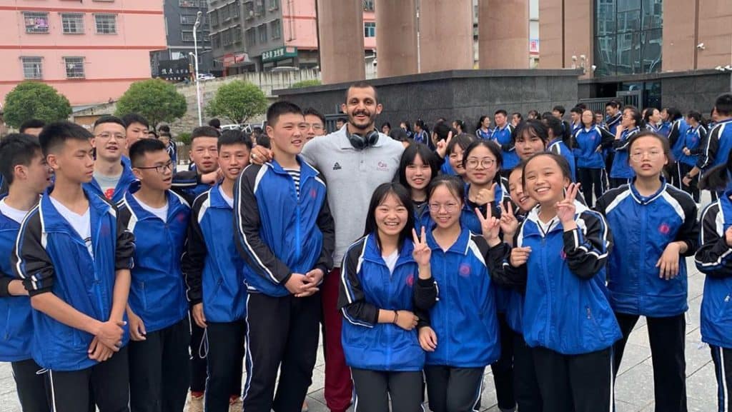 mizo amin with some basketball fans at china