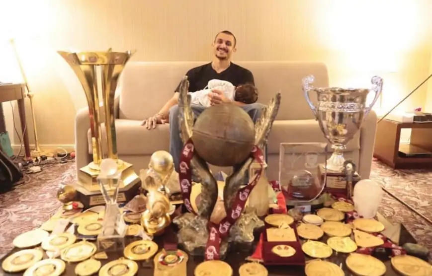 Mizo Amin with his 22 golden medals